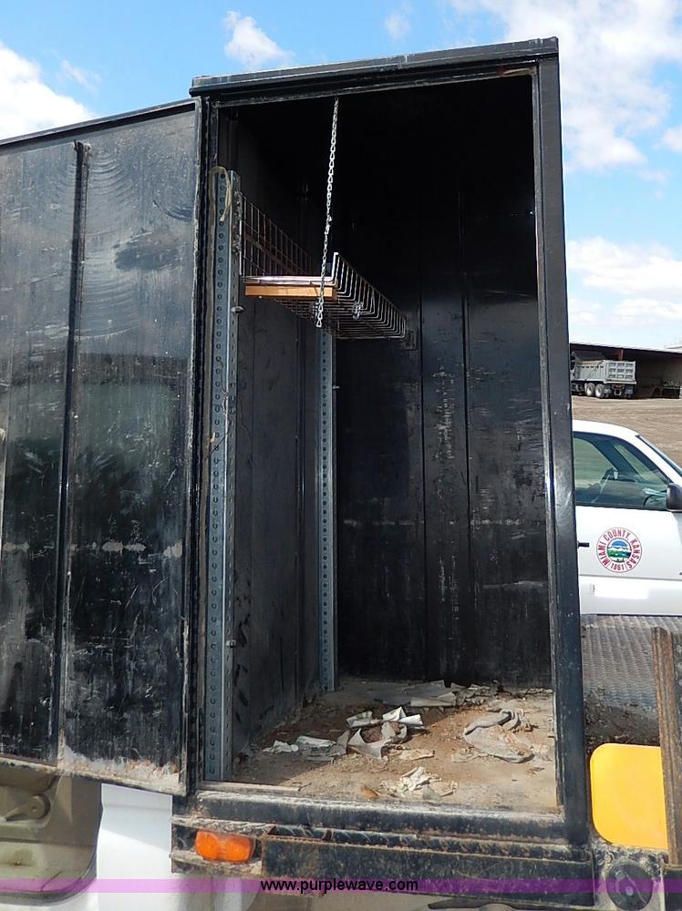 image for item I9274 2003 Chevrolet Silverado 3500 flatbed pickup truck