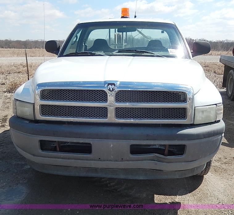 image for item I9275 2001 Dodge Ram 1500 pickup truck