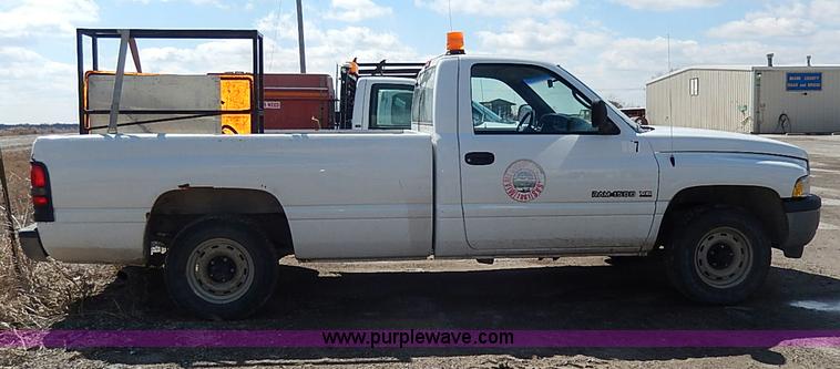 image for item I9275 2001 Dodge Ram 1500 pickup truck