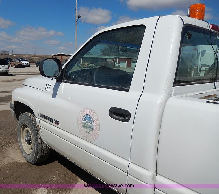 image for item I9275 2001 Dodge Ram 1500 pickup truck