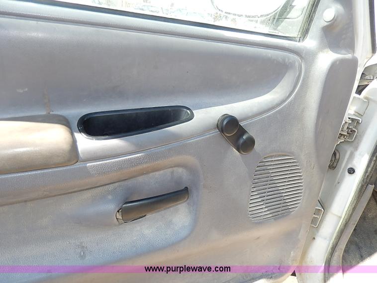 image for item I9275 2001 Dodge Ram 1500 pickup truck