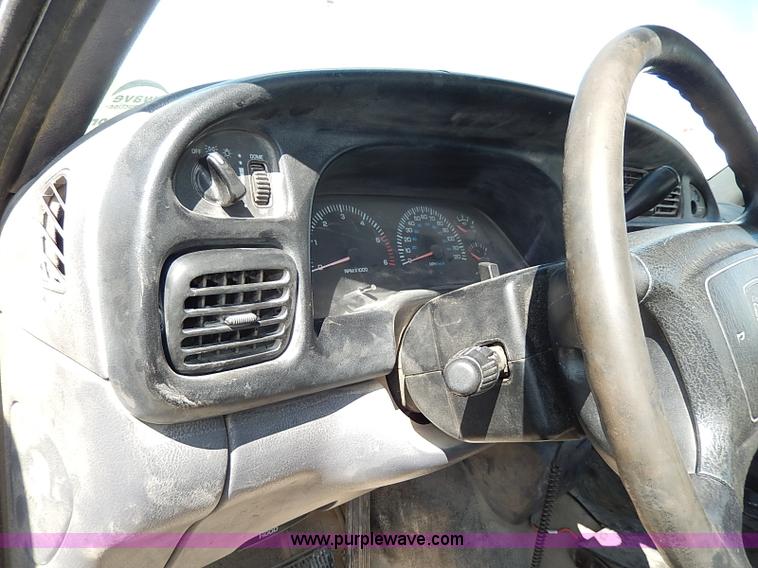 image for item I9275 2001 Dodge Ram 1500 pickup truck