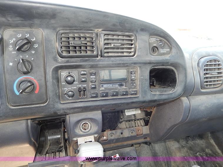 image for item I9275 2001 Dodge Ram 1500 pickup truck