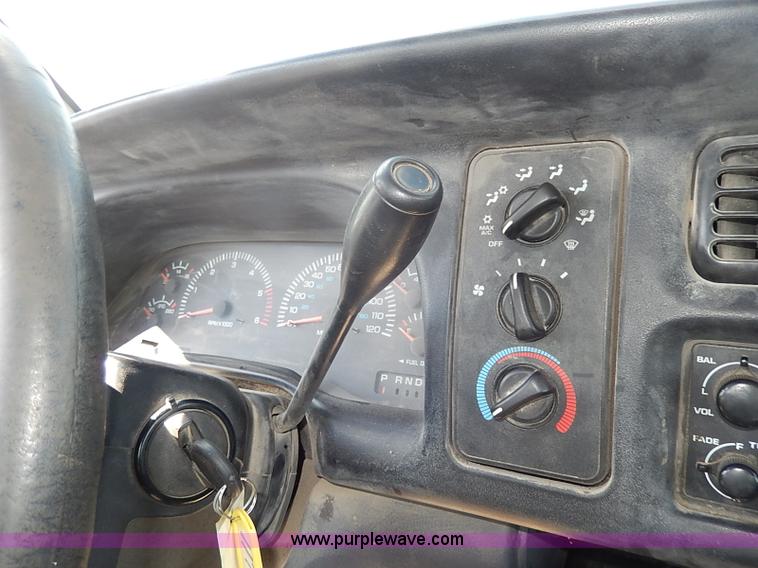 image for item I9275 2001 Dodge Ram 1500 pickup truck