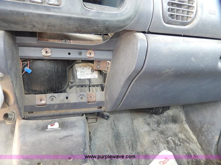 image for item I9275 2001 Dodge Ram 1500 pickup truck