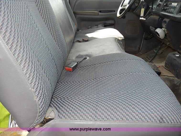 image for item I9275 2001 Dodge Ram 1500 pickup truck