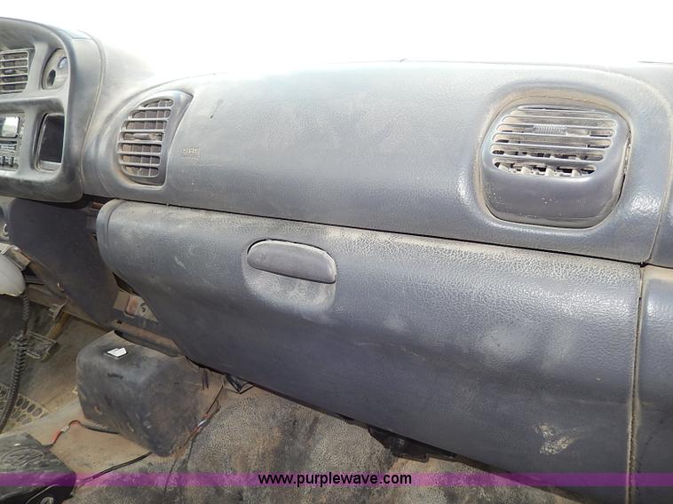 image for item I9275 2001 Dodge Ram 1500 pickup truck