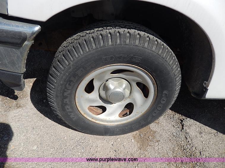 image for item I9277 1997 Ford F150 XL SuperCab pickup truck