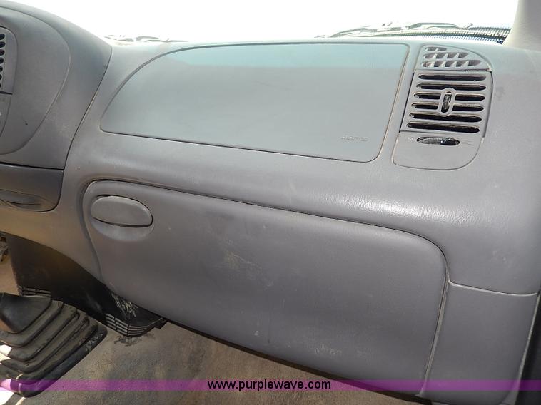 image for item I9277 1997 Ford F150 XL SuperCab pickup truck