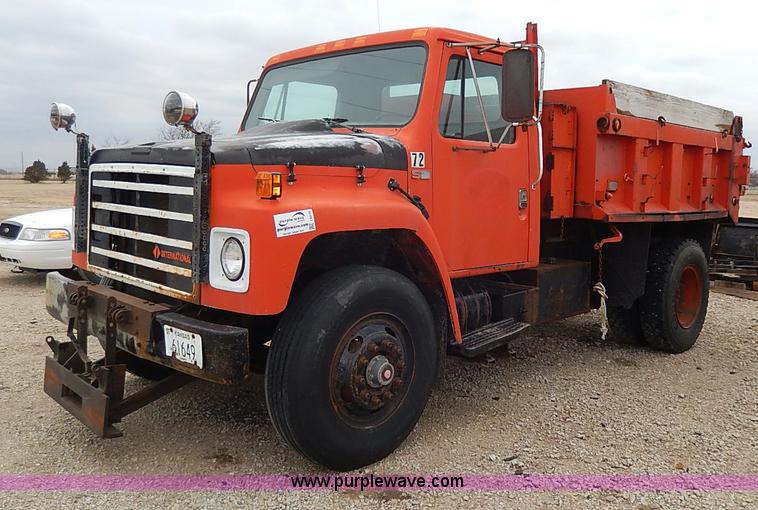 image for item I9278 1985 International S1754 dump truck