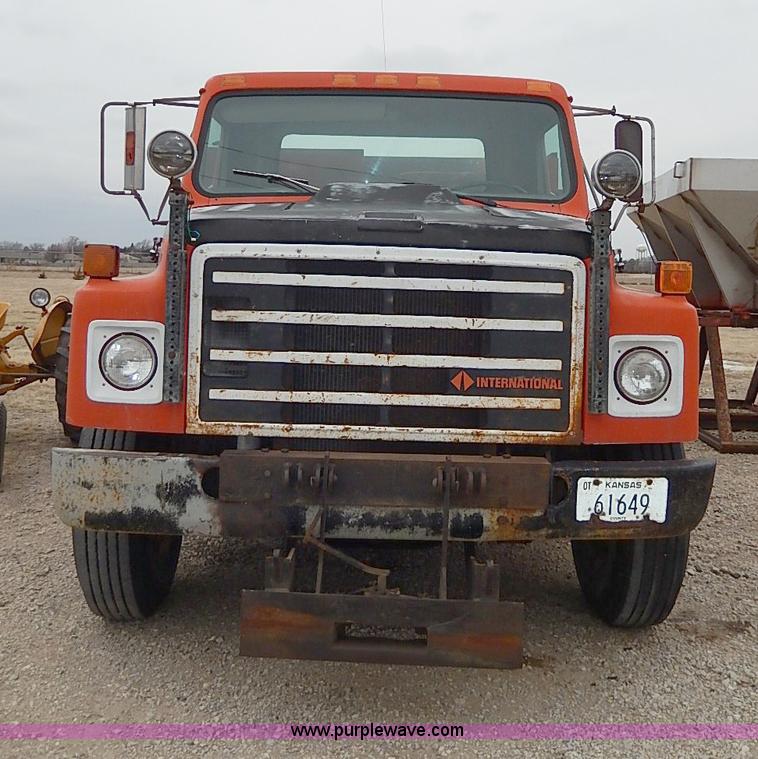 image for item I9278 1985 International S1754 dump truck