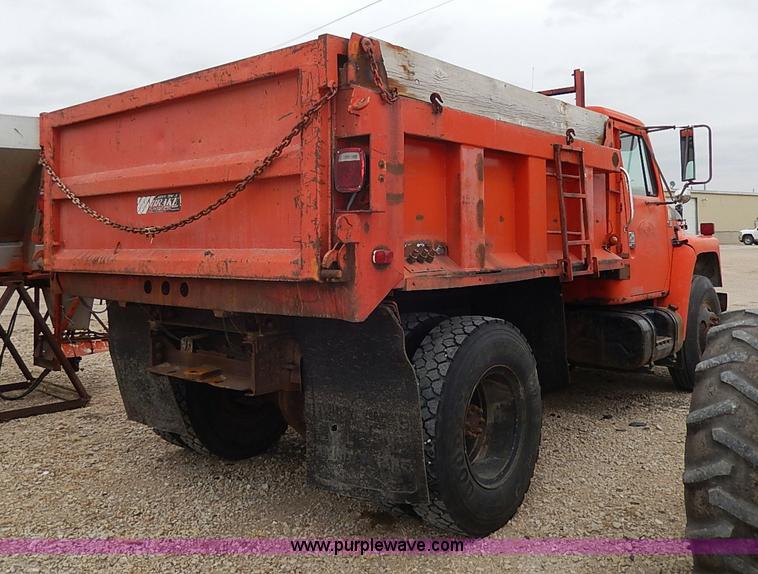 image for item I9278 1985 International S1754 dump truck