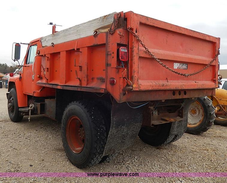 image for item I9278 1985 International S1754 dump truck