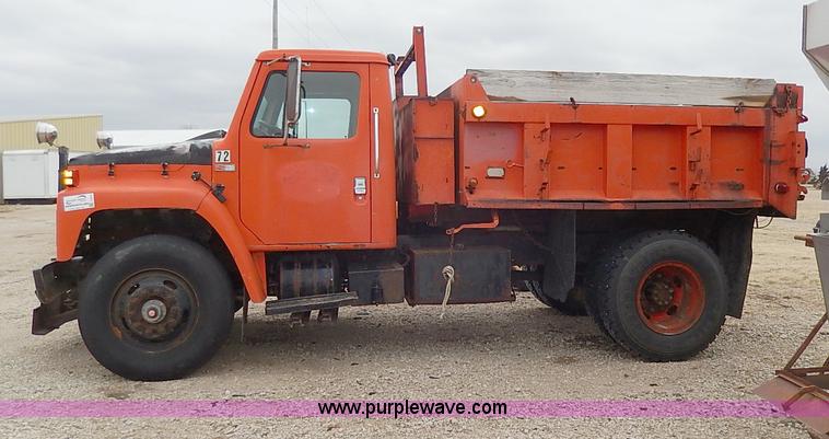 image for item I9278 1985 International S1754 dump truck