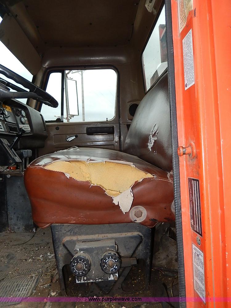 image for item I9278 1985 International S1754 dump truck