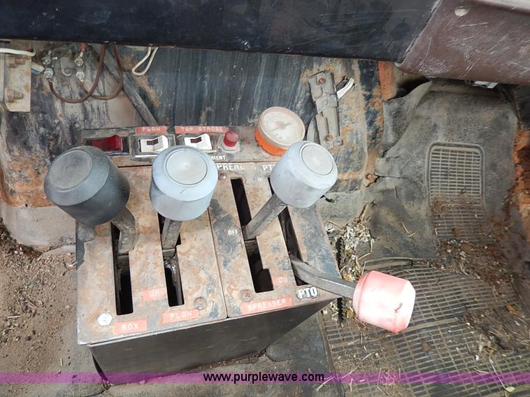 image for item I9278 1985 International S1754 dump truck