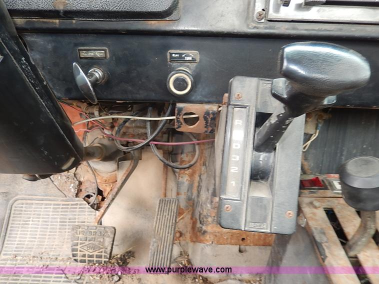 image for item I9278 1985 International S1754 dump truck