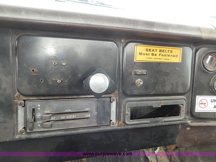 image for item I9278 1985 International S1754 dump truck