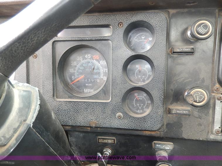 image for item I9278 1985 International S1754 dump truck