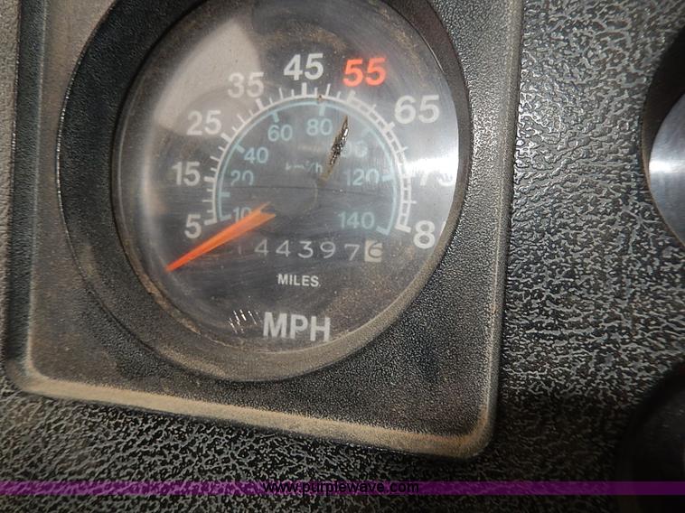 image for item I9278 1985 International S1754 dump truck