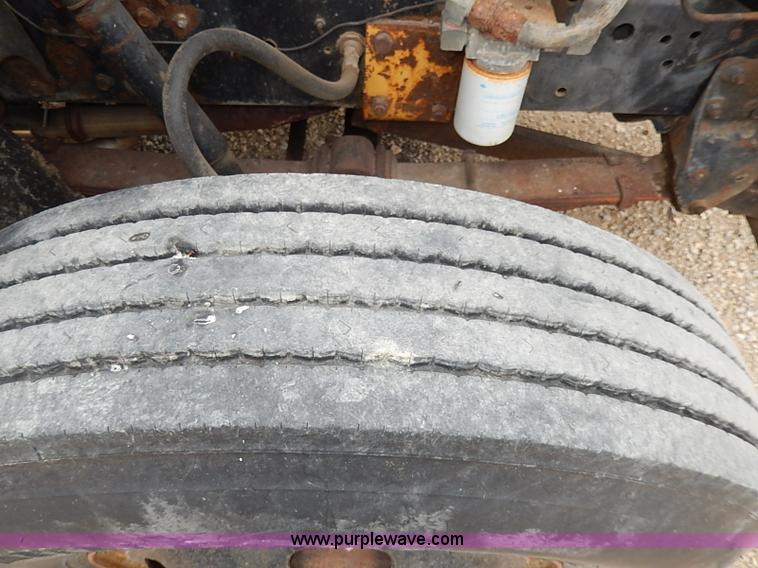 image for item I9278 1985 International S1754 dump truck