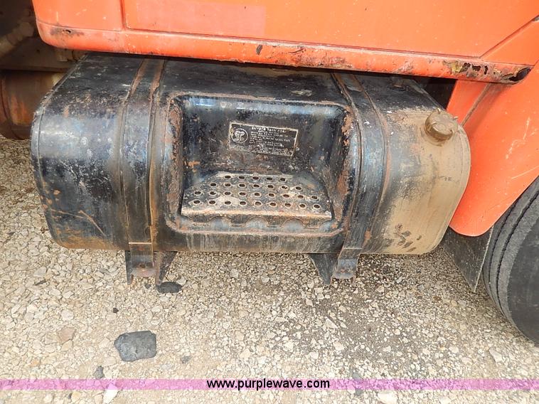 image for item I9278 1985 International S1754 dump truck