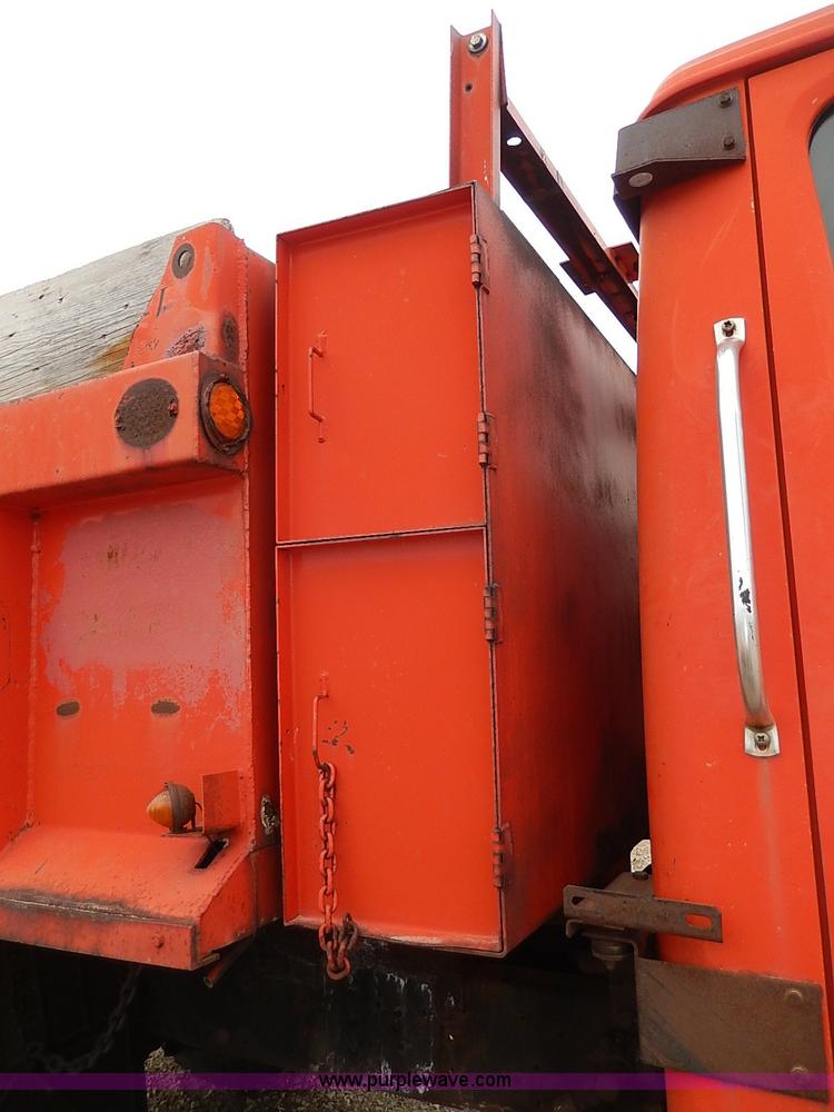 image for item I9278 1985 International S1754 dump truck