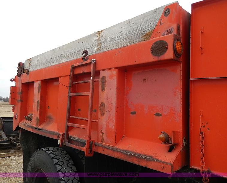 image for item I9278 1985 International S1754 dump truck