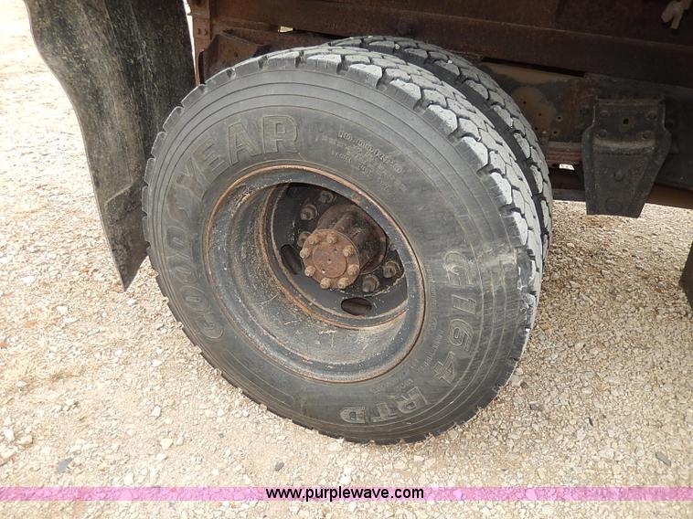 image for item I9278 1985 International S1754 dump truck