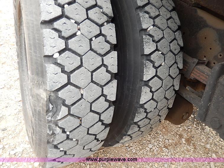 image for item I9278 1985 International S1754 dump truck