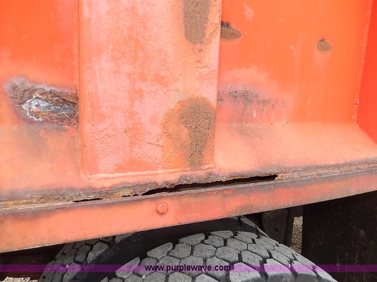 image for item I9278 1985 International S1754 dump truck