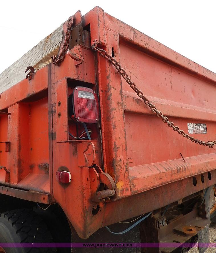 image for item I9278 1985 International S1754 dump truck