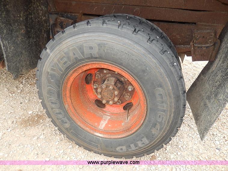 image for item I9278 1985 International S1754 dump truck