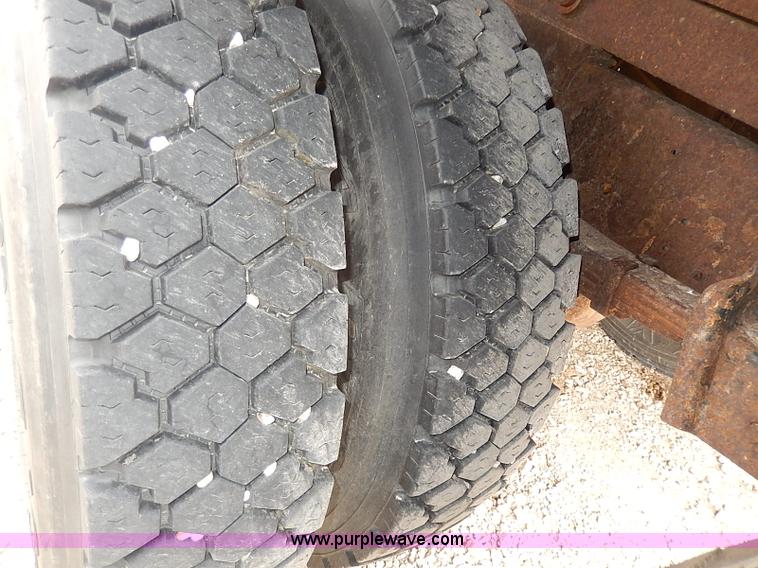 image for item I9278 1985 International S1754 dump truck