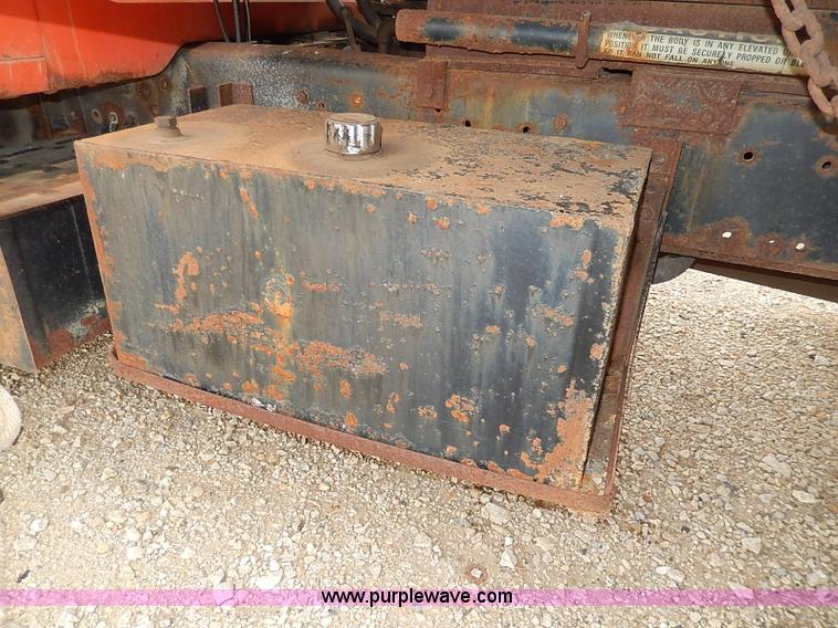 image for item I9278 1985 International S1754 dump truck