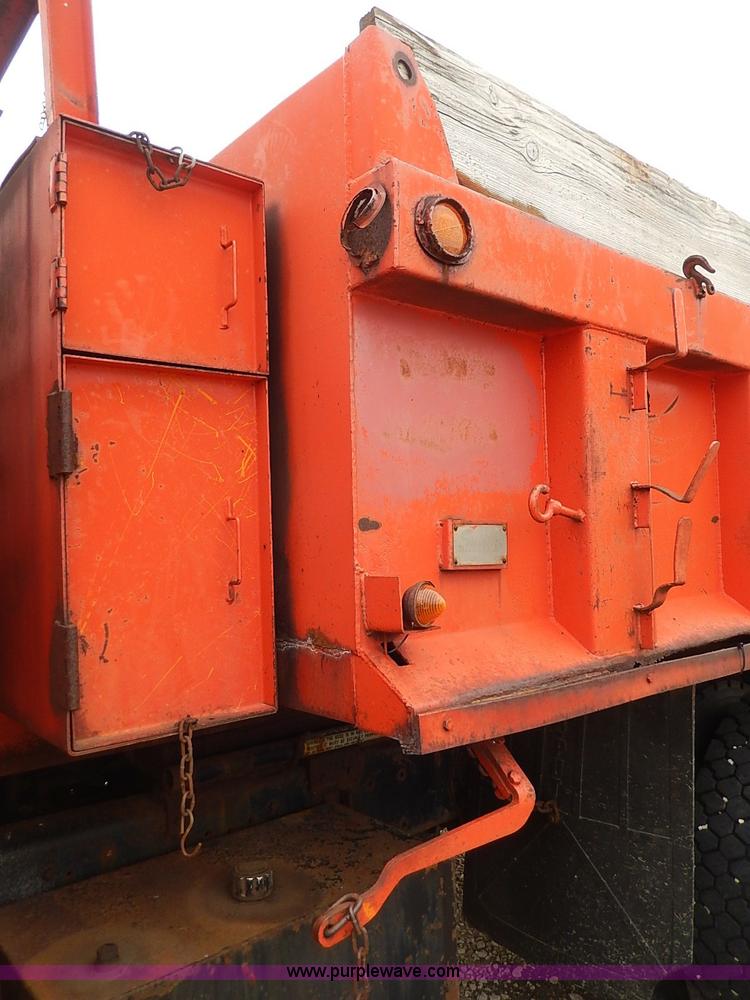 image for item I9278 1985 International S1754 dump truck