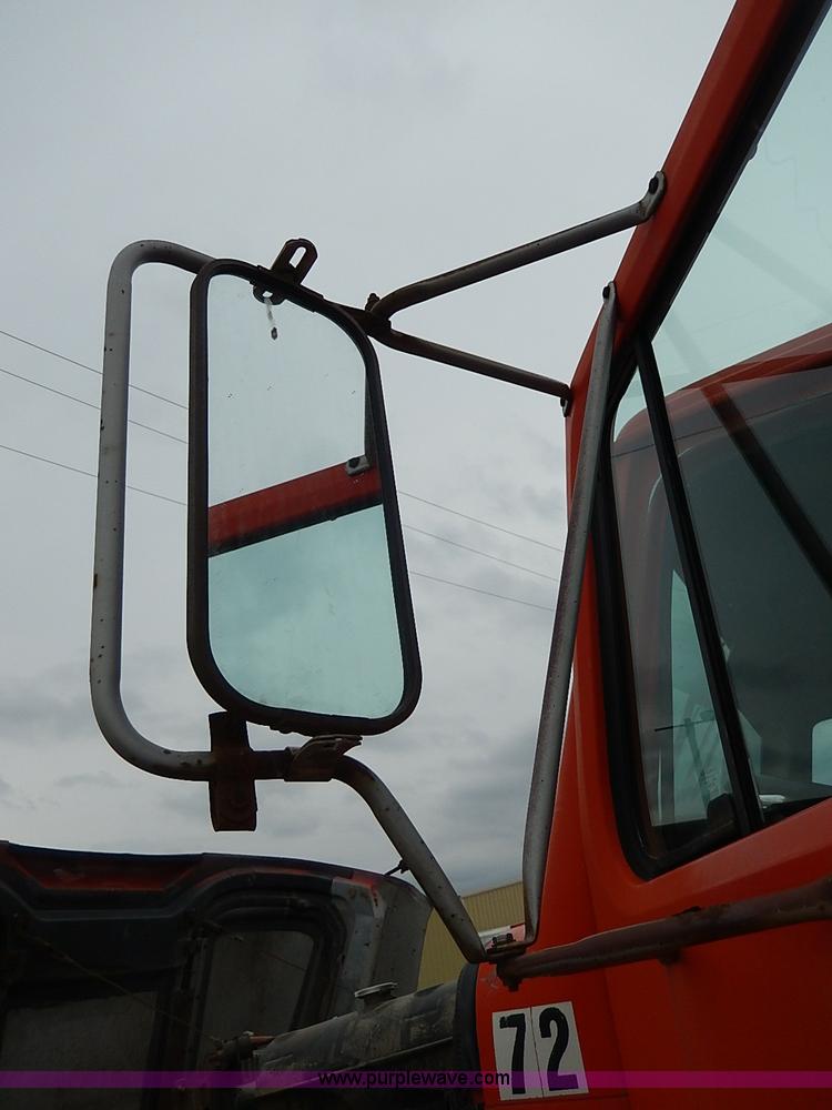 image for item I9278 1985 International S1754 dump truck