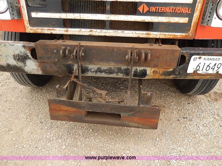 image for item I9278 1985 International S1754 dump truck