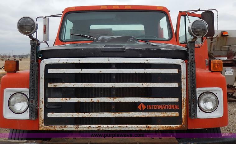 image for item I9278 1985 International S1754 dump truck