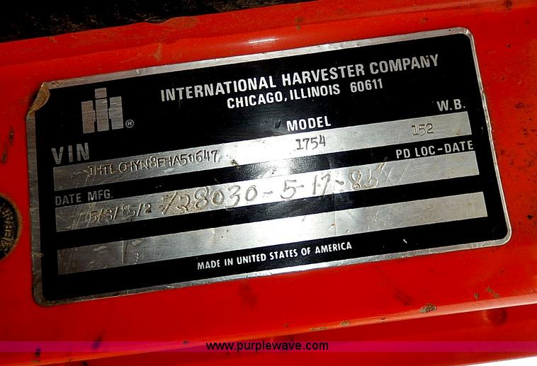 image for item I9278 1985 International S1754 dump truck