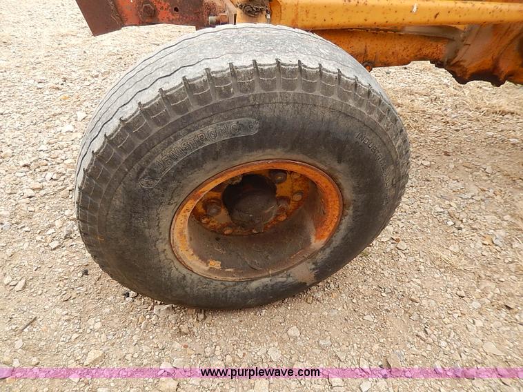 image for item I9279 1966 Massey-Ferguson 2135 Turf Special tractor