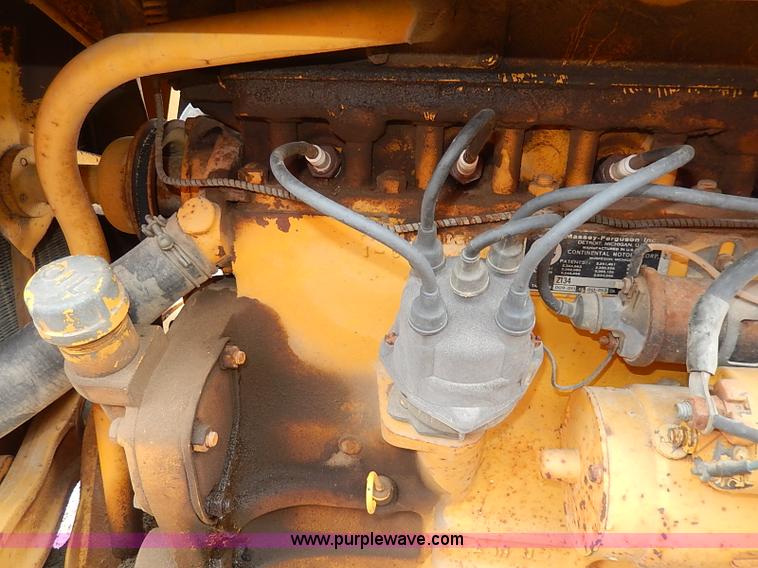 image for item I9279 1966 Massey-Ferguson 2135 Turf Special tractor