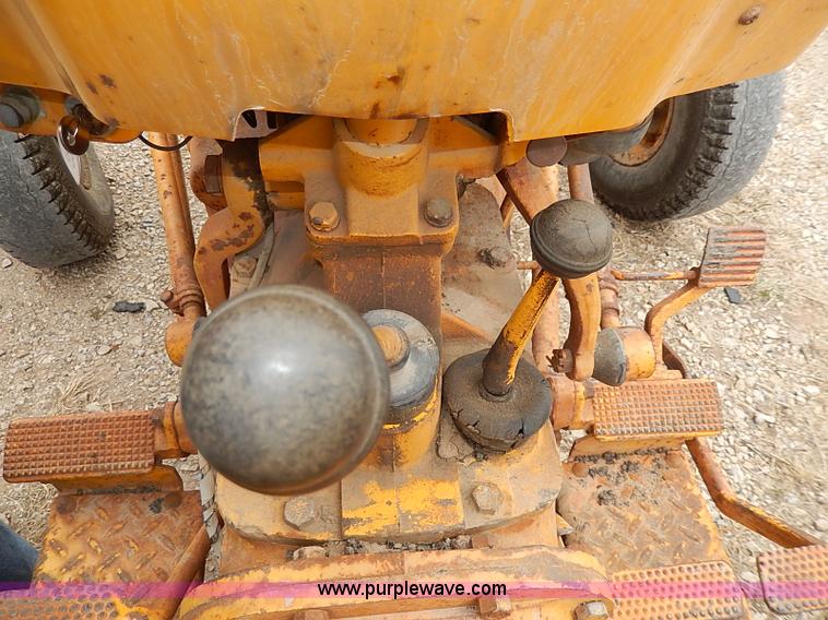 image for item I9279 1966 Massey-Ferguson 2135 Turf Special tractor