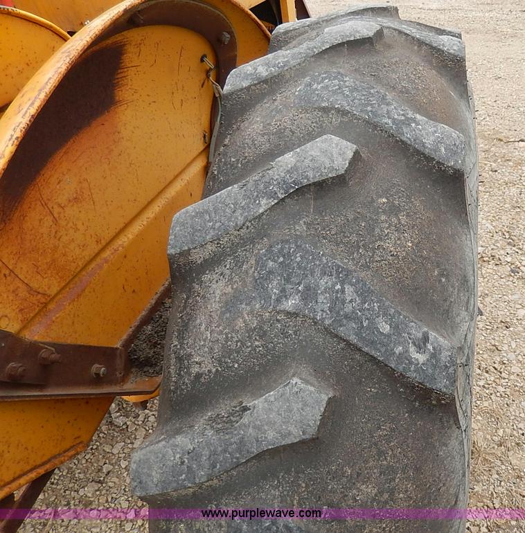 image for item I9279 1966 Massey-Ferguson 2135 Turf Special tractor