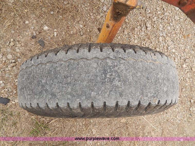 image for item I9279 1966 Massey-Ferguson 2135 Turf Special tractor