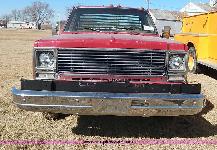 image for item I9306 1979 Chevrolet Scottsdale flatbed truck