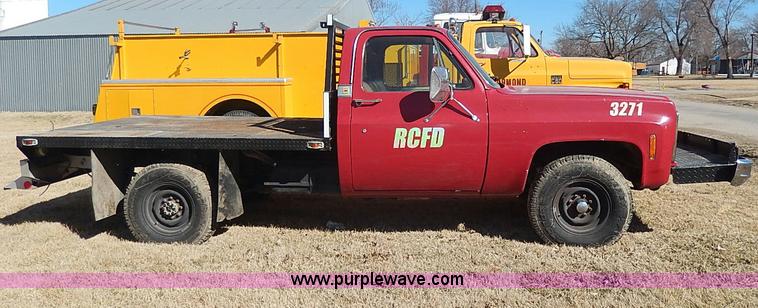 image for item I9306 1979 Chevrolet Scottsdale flatbed truck