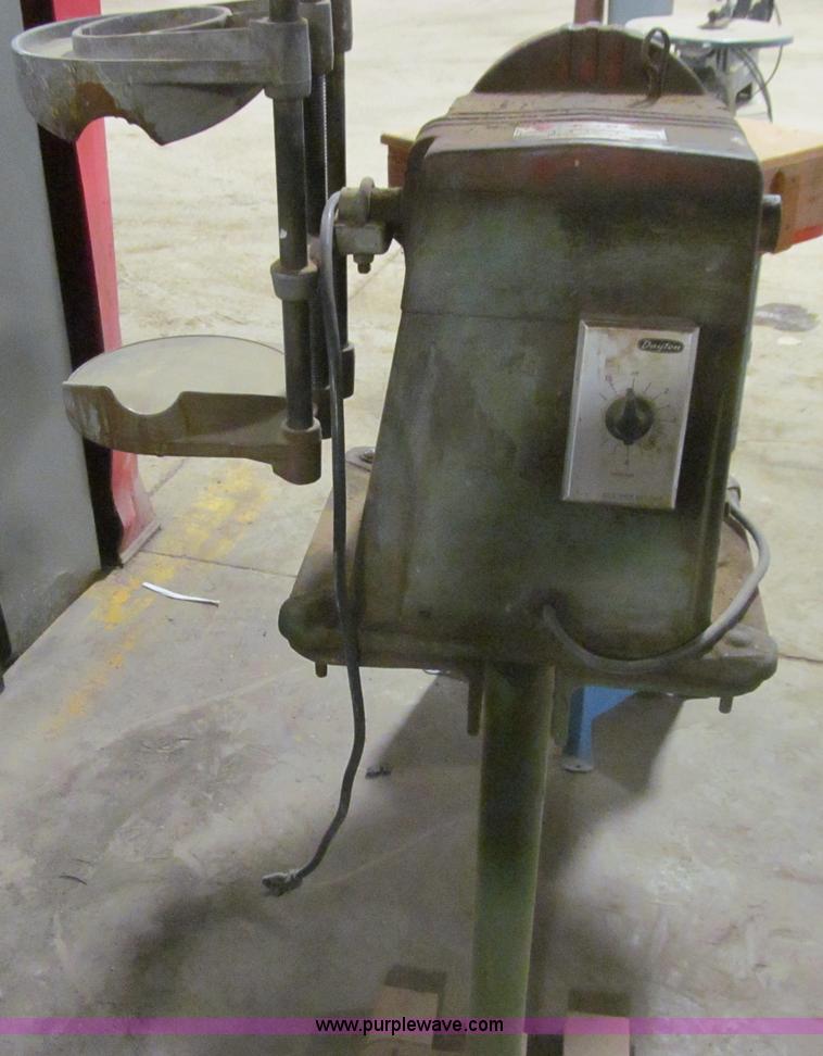 image for item R9136 Red Devil paint shaker