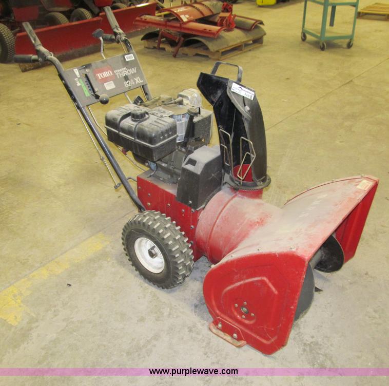 Toro 824XL selfpropelled snow blower in Des Moines, IA Item R9152