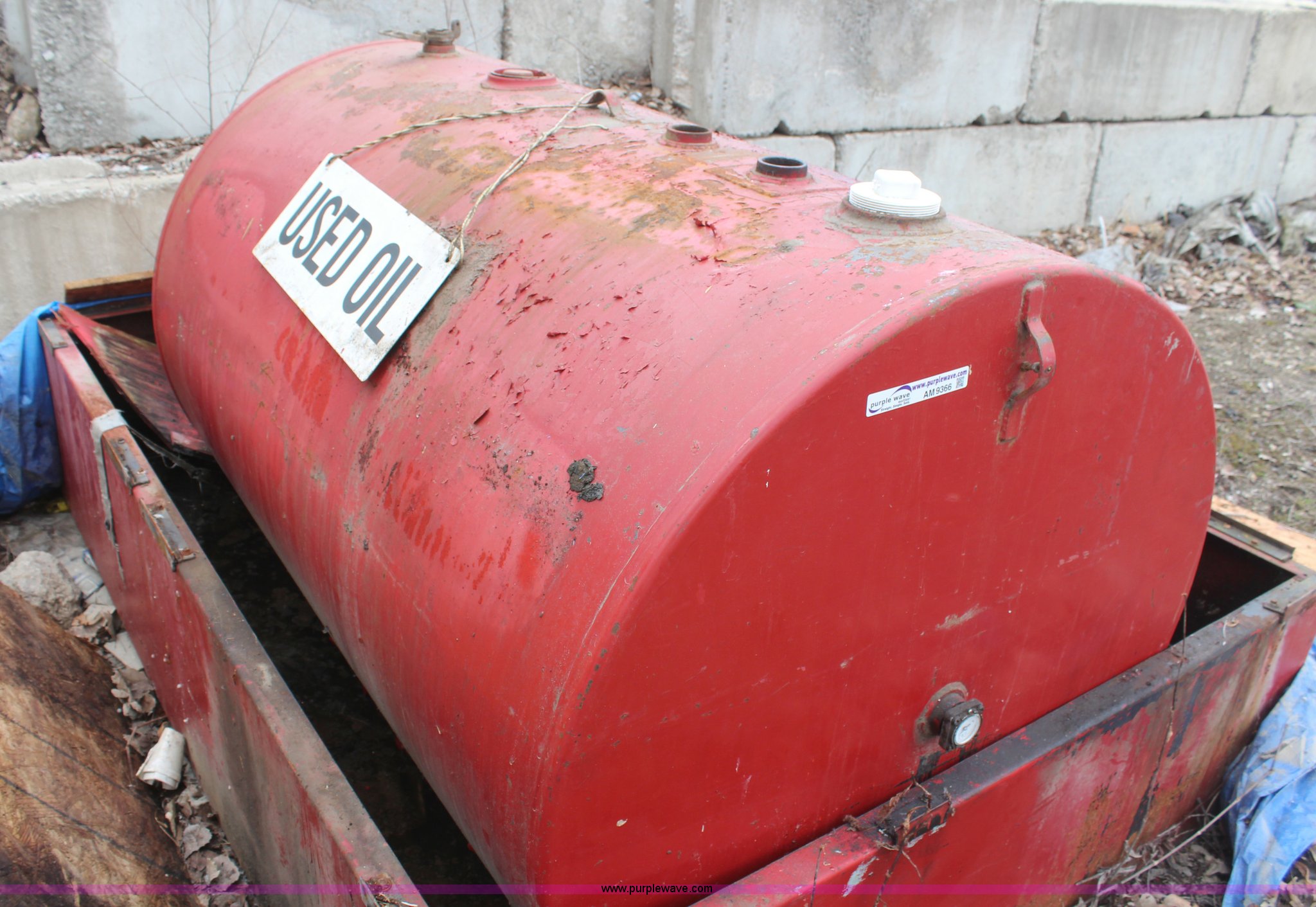 500 gallon used oil tank in Lansing, KS Item AM9366 sold Purple Wave